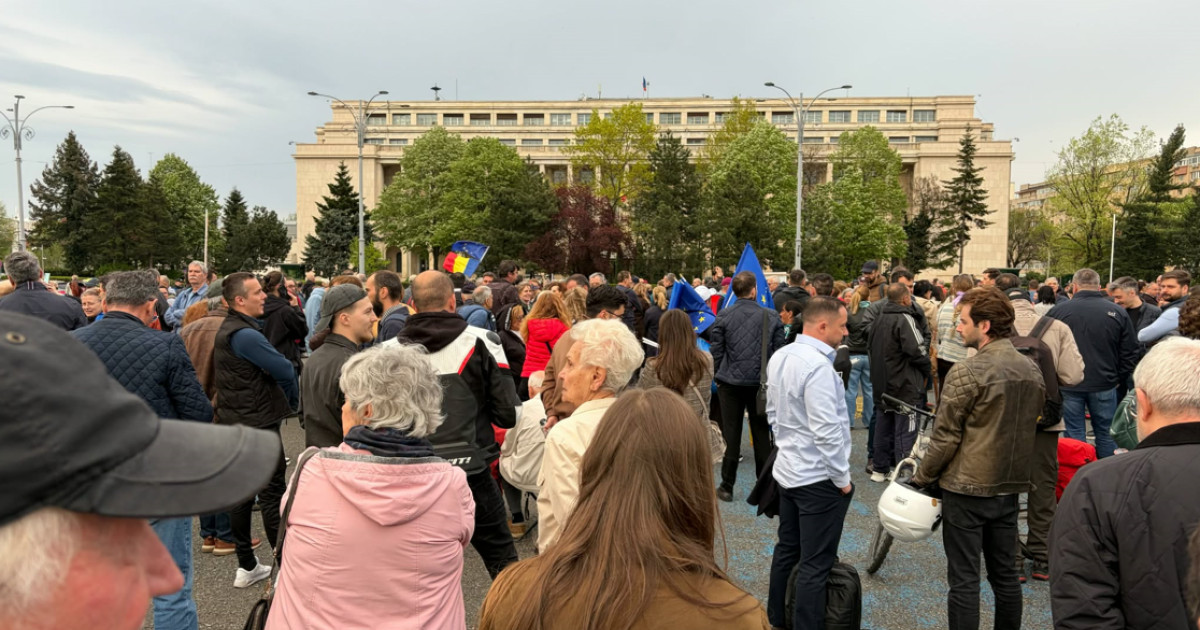 Premierul Ilie Bolojan le-a mulțumit celor care au manifestat în fața Guvernului