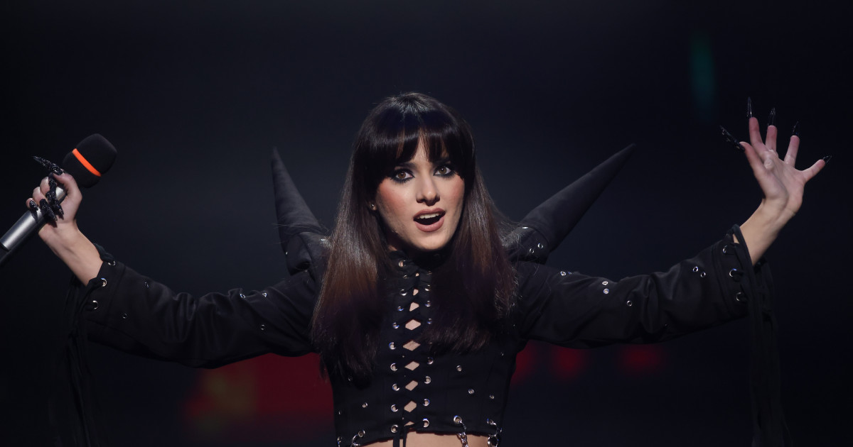După criticile privind piesa României pentru Eurovision, Alexandra Căpitănescu a lansat o nouă versiune a melodiei „Choke Me”