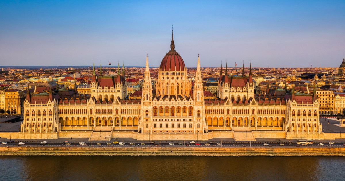 Peter Magyar anunță că un nou drapel va fi arborat pe clădirea Parlamentului de la Budapesta. Cel al Ținutului Secuiesc există deja