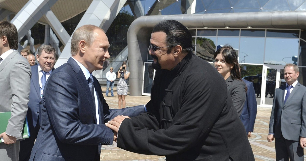 De pe platourile de filmare, în dosare penale: Ucraina îl menționează pe Steven Seagal într-un caz de contrabandă. Care sunt acuzațiile