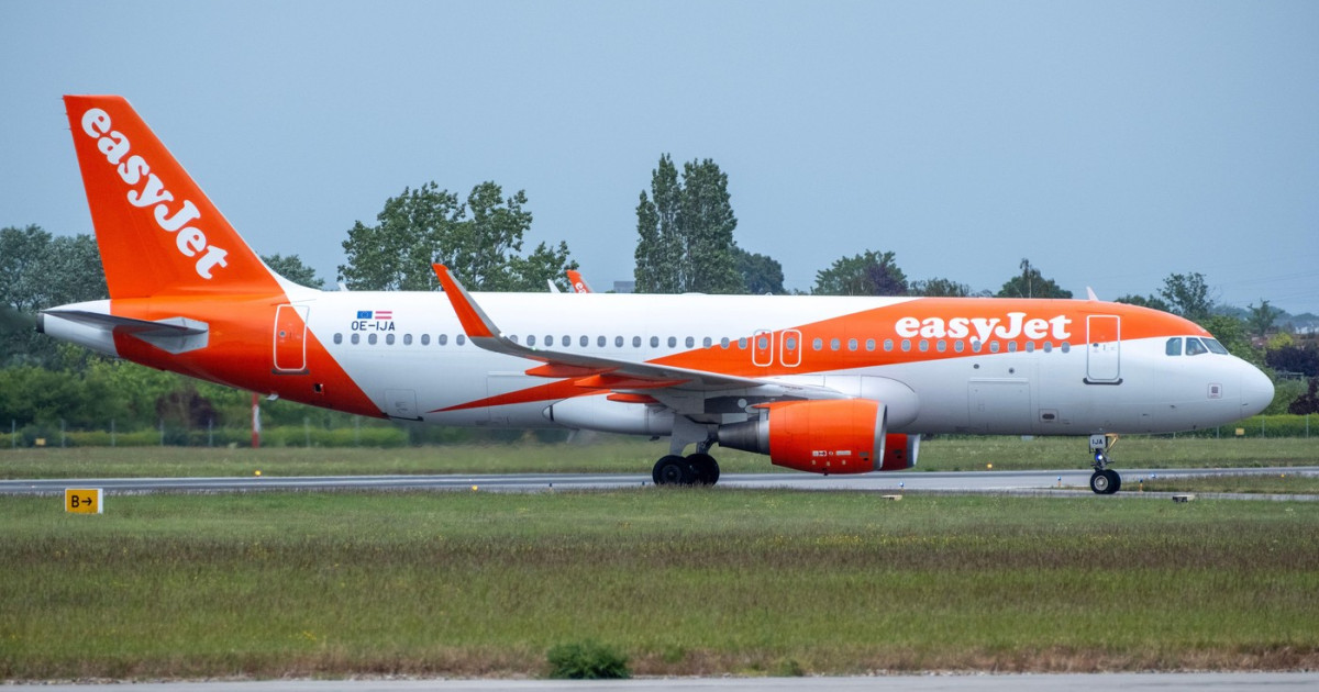 Un zbor EasyJet din Egipt către Marea Britanie a aterizat de urgență la Roma după ce un pasager a dezvăluit ce are în bagaj