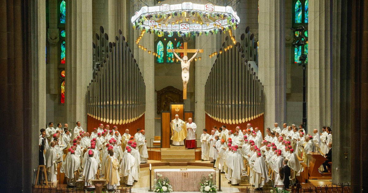 Incidente la Bazilica Sagrada Familia, în timpul ceremoniei la care participa Papa Leon. 600 de oameni au fost evacuați