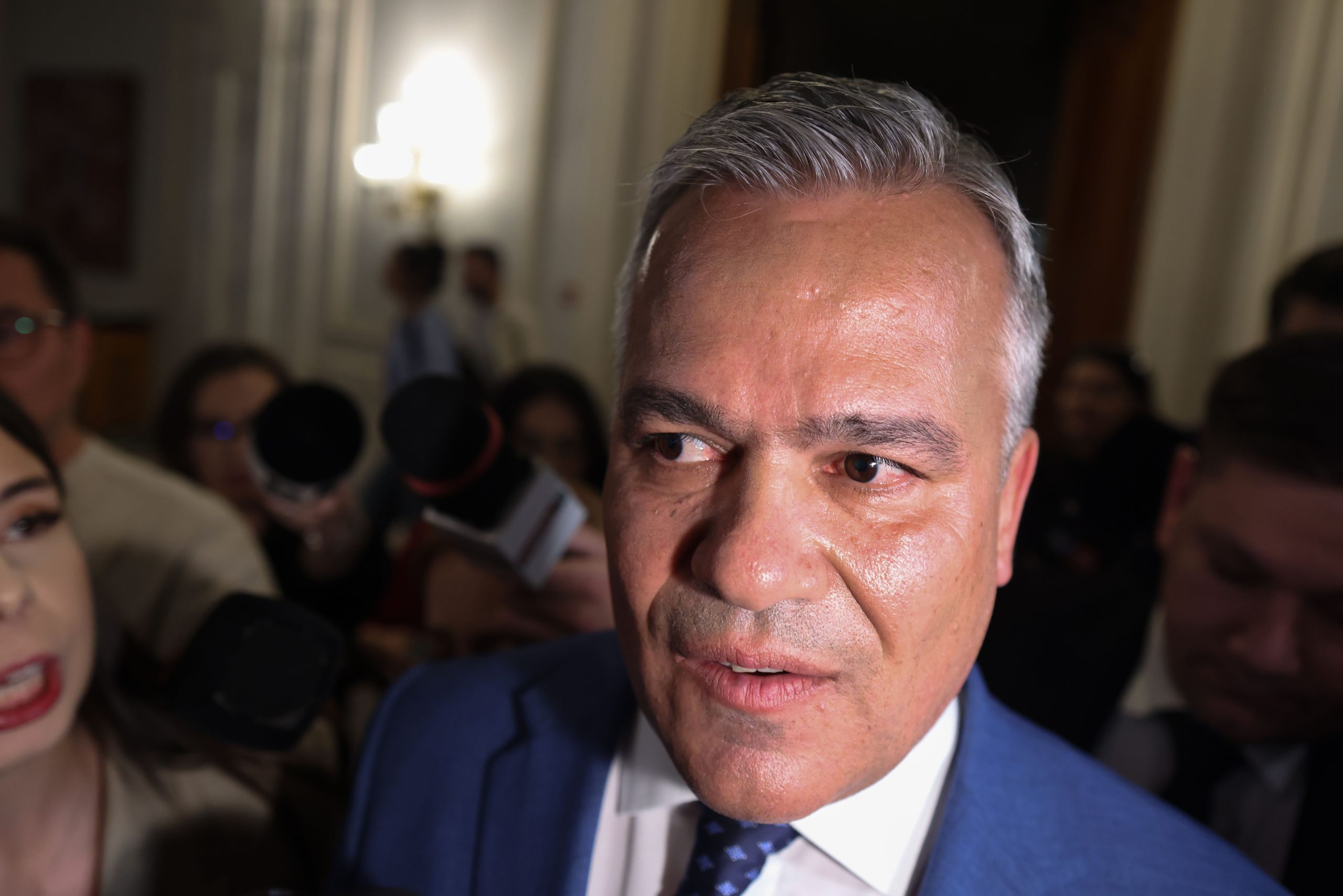 PNL a votat să nu susțină guvernul Veștea și îl amenință cu excluderea dacă nu-și depune mandatul. Liberalii vor noi consultări