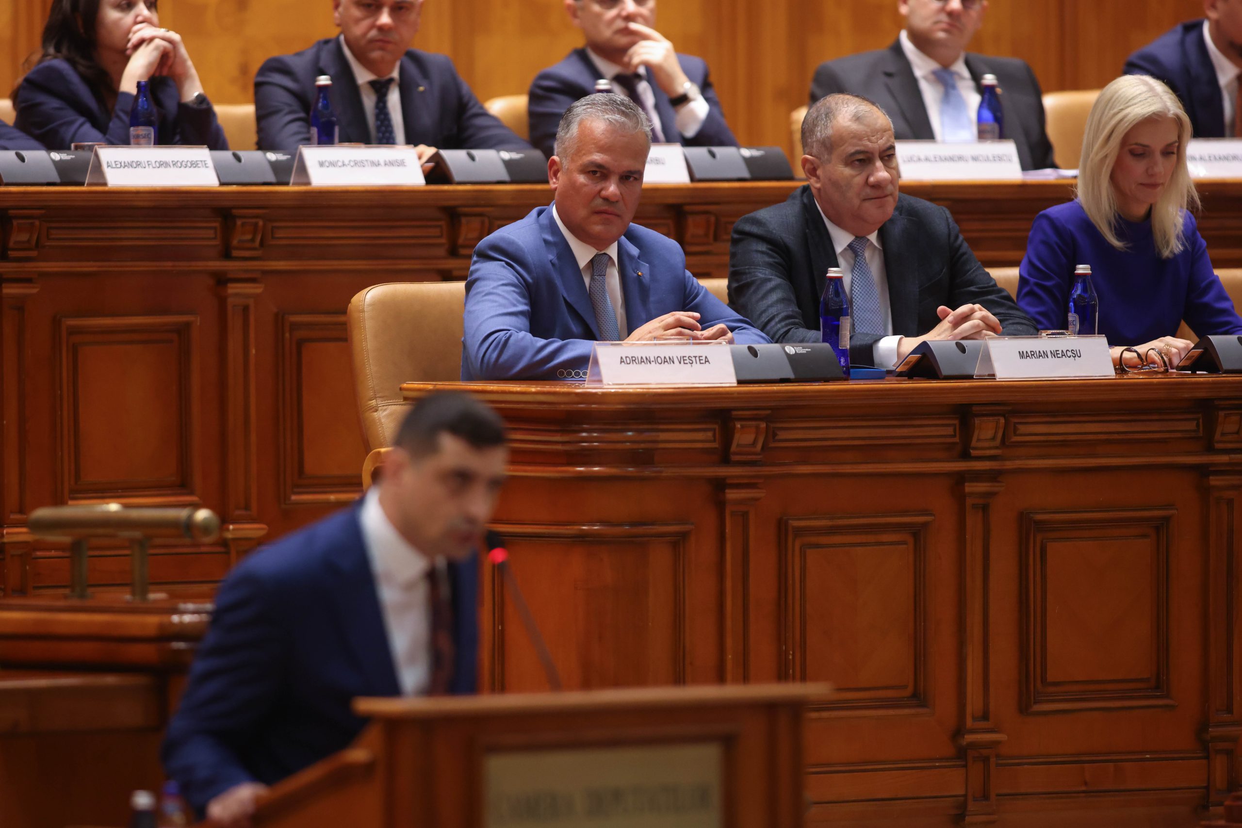 Guvernul Veștea, susținut de PSD și puciștii liberali, a picat la vot în Parlament. Decizia AUR a schimbat rezultatul meciului