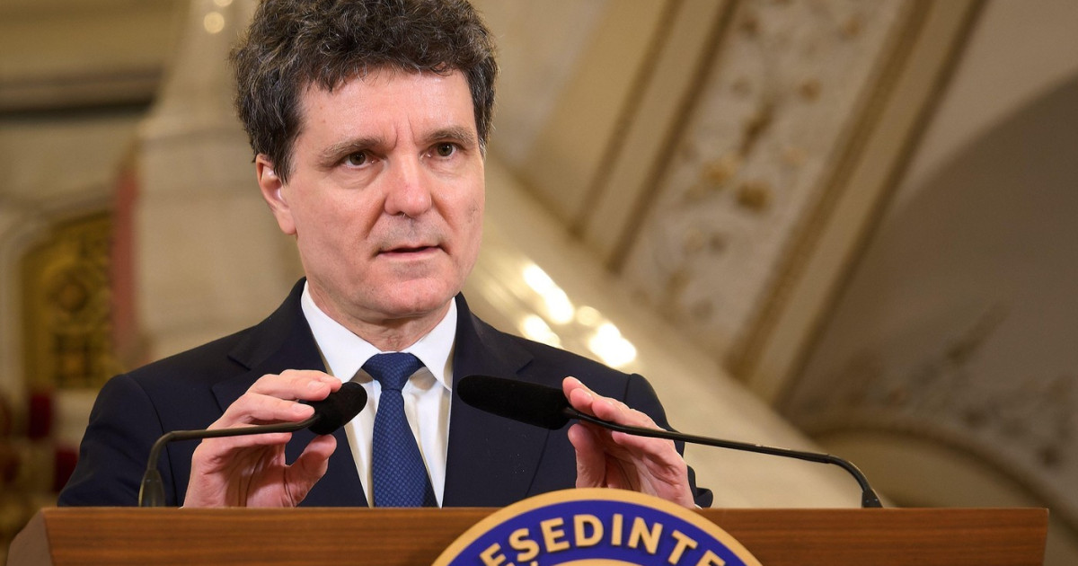 Nicușor Dan a promulgat legea „Lift pentru viață”. Blocurile fără ascensor vor putea primi finanțare pentru montarea de lifturi