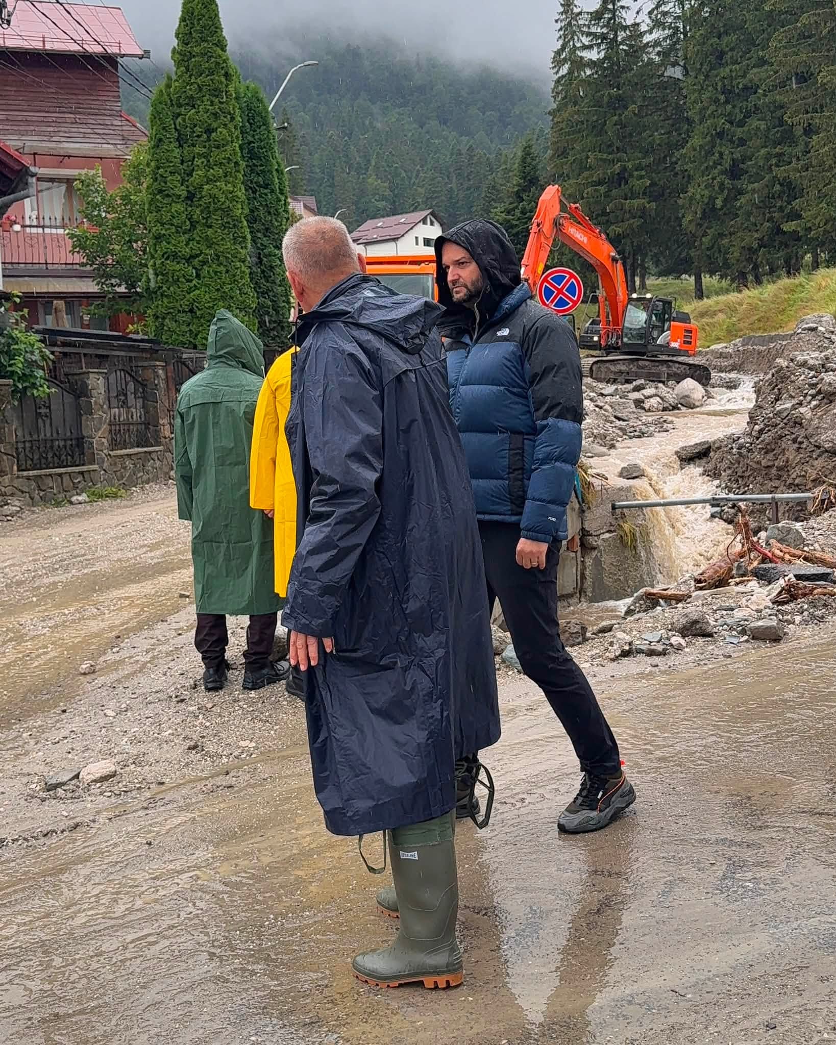 Hidro Prahova: Fenomenele hidrometeorologice din ultimele zile au generat efecte importante în mai multe zone ale județului Prahova