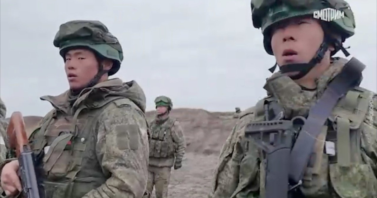 „Rușii încearcă să le ardă literalmente fețele”. Ucraina a capturat mercenari plătiți de Putin din peste 50 de țări și trimiși pe front