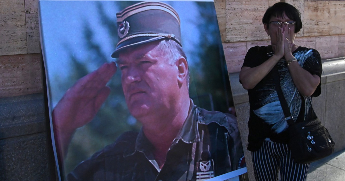 Trupul lui Ratko Mladic a ajuns la Belgrad: zeci de tineri l-au salutat pe traseul din capitala Serbiei. Când are loc înmormântarea