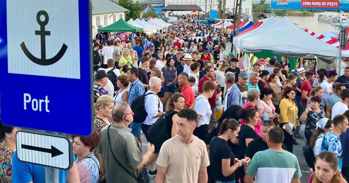 Sute de oameni au mers în Deltă la un festival de borș care nu are loc. Cum au fost păcăliți turiștii de inteligența artificială